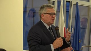 Bronisław Komorowski w Ostrołęce. Spacer i spotkanie z mieszkańcami