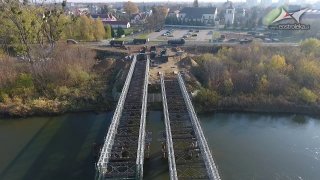 Żołnierze rozbierają most tymczasowy. Sprawdzamy postęp prac