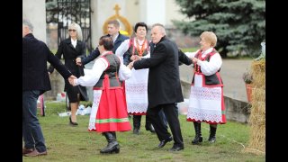 Dożynki parafialne w Lipnikach. Do tańca ruszyli mieszkańcy, wójt i ksiądz