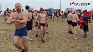 31. finał WOŚP w Ostrołęce. Morsowanie na plaży miejskiej